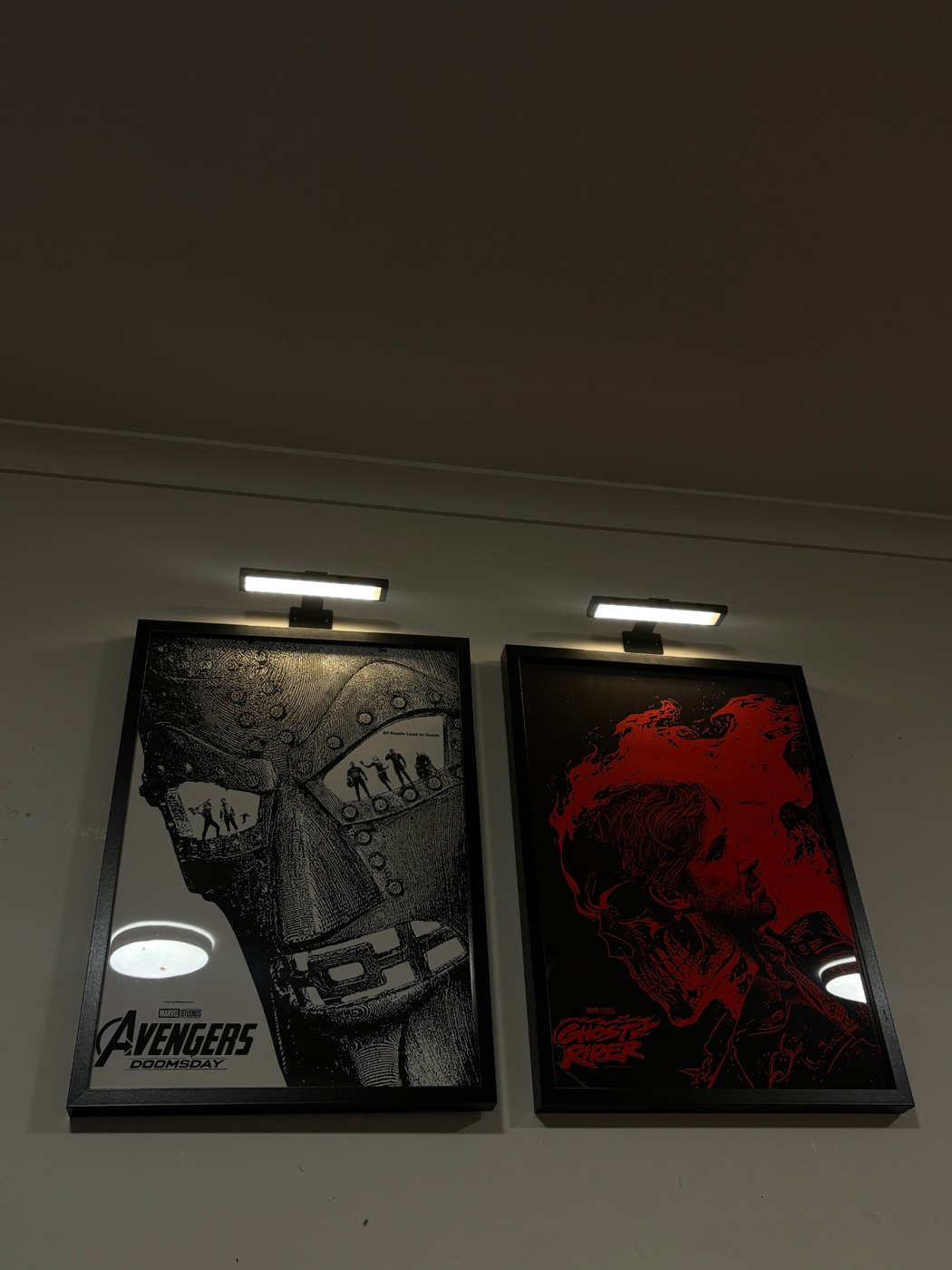 Kingpictures7 posters framed on the wall